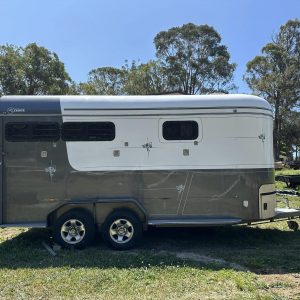 L&B 2 Horse Angle (Warmblood) Camper Float