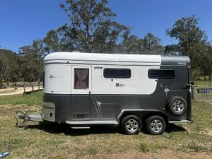 L&B 2 Horse Angle (Warmblood) Camper Float